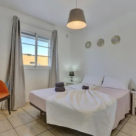 Residencia Lena Apartment *