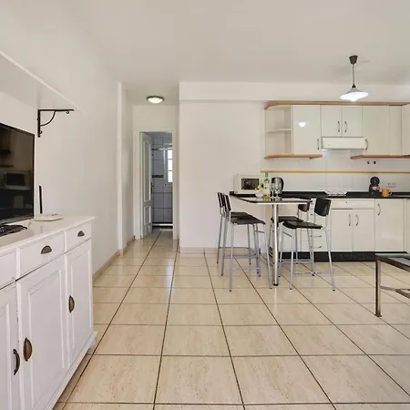 Residencia Lena Apartment *